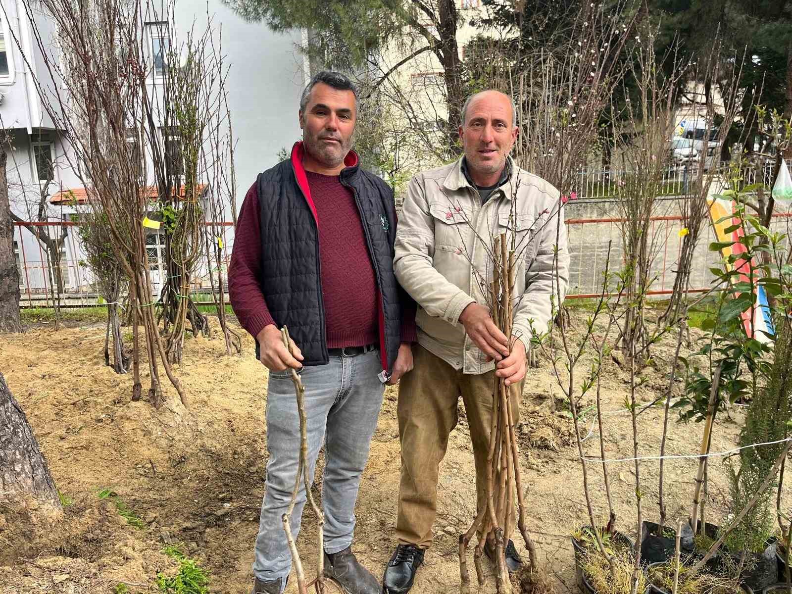 Buldan’ın bereketli toprakları fidanlarla canlanıyor
