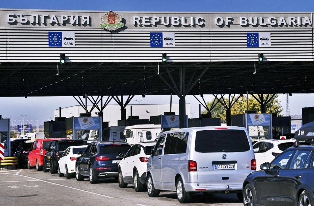 Bulgar gümrüğü, Türk plakalı otobüste 150 bin euro değerinde altın ele geçirdi
