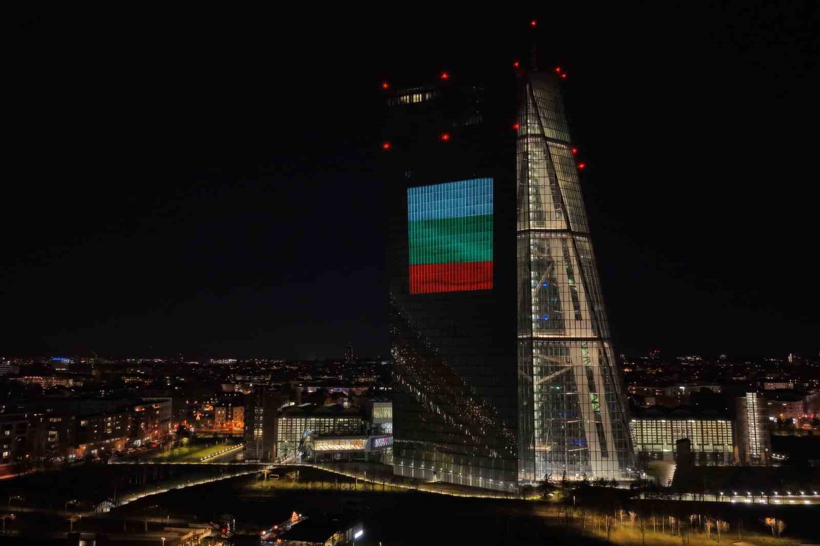 Bulgaristan, 20 sene sonra yılbaşı itibarıyla euroya geçti
