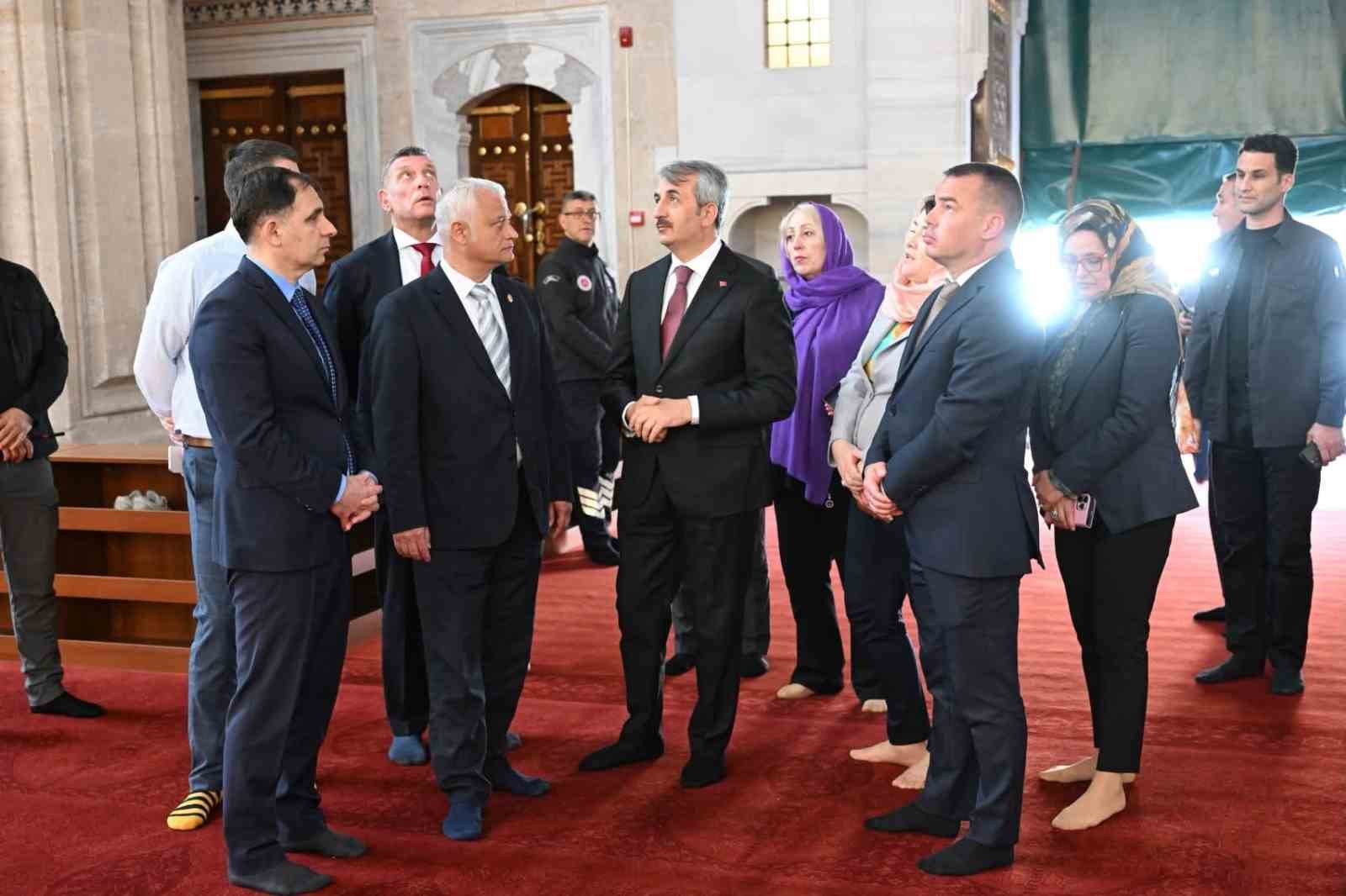 Bulgaristan İçişleri Bakanı Emil Dachev Selimiye Camii’ne hayran kaldı
