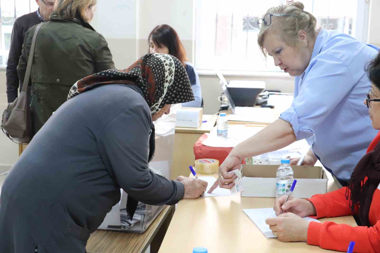 Bulgaristan seçimleri için Eskişehir’de vatandaşlar son 5 yılda 8’inci kez sandık başında
