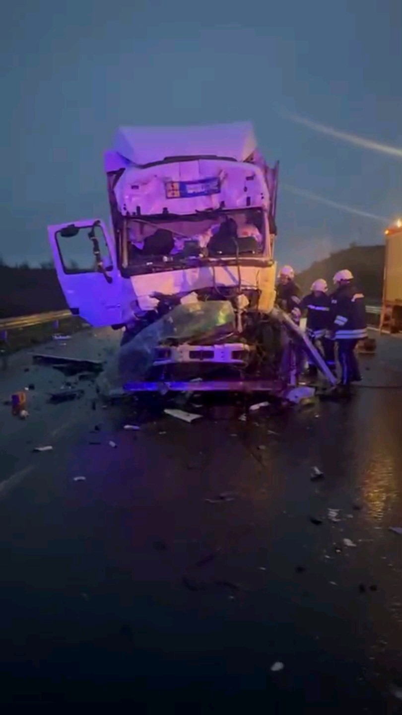 Bulgaristan sınırında Moldova plakalı araca arkadan çarpan Türk tır sürücüsü hayatını kaybetti
