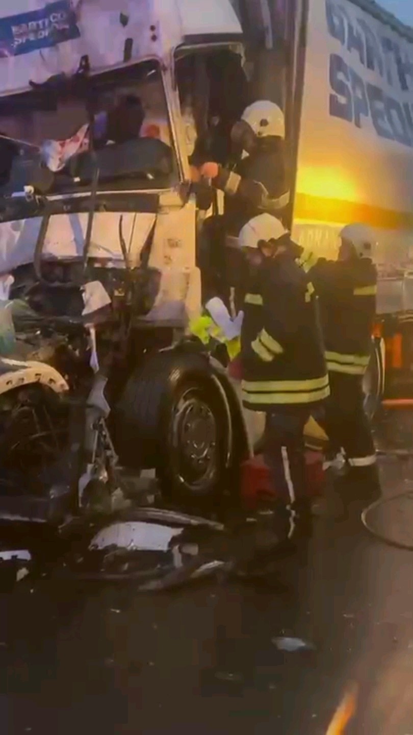 Bulgaristan sınırında Moldova plakalı araca arkadan çarpan Türk tır sürücüsü hayatını kaybetti
