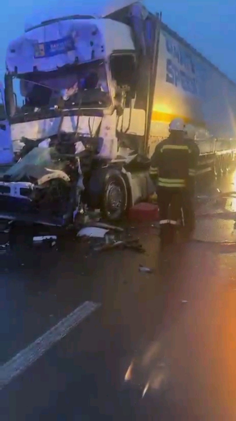 Bulgaristan sınırında Moldova plakalı araca arkadan çarpan Türk tır sürücüsü hayatını kaybetti
