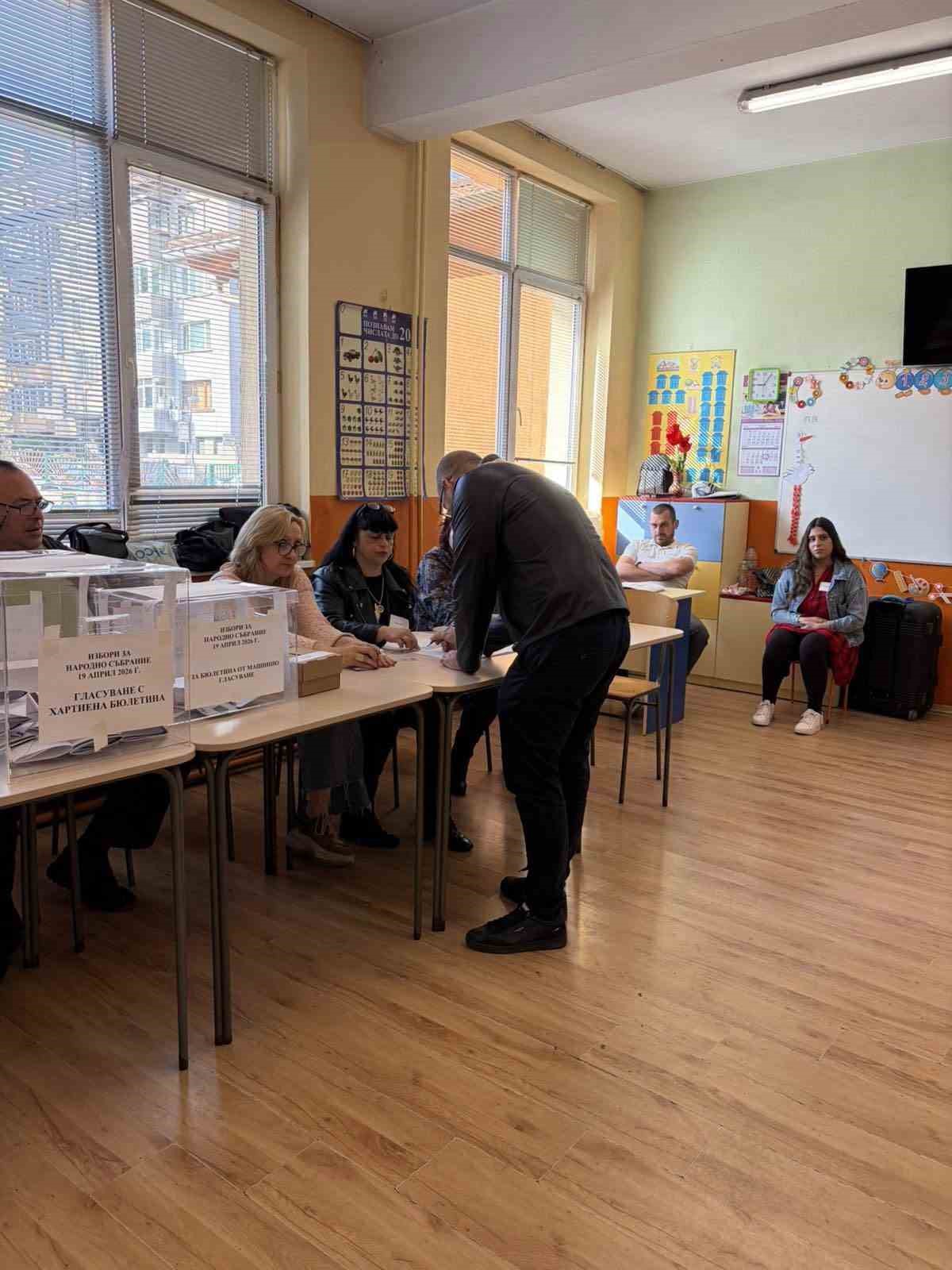 Bulgaristan’da halk son 5 yılın sekizinci genel seçimi için sandık başında
