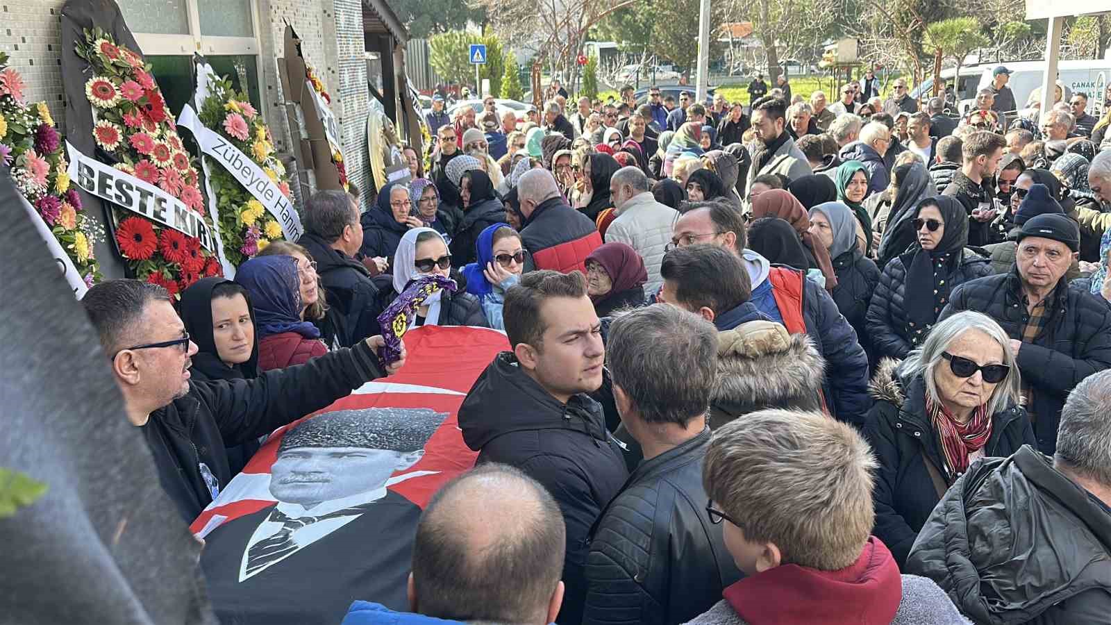 Bulgaristan’da trafik kazasında hayatını kaybeden Çanakkaleli genç son yolculuğuna uğurlandı
