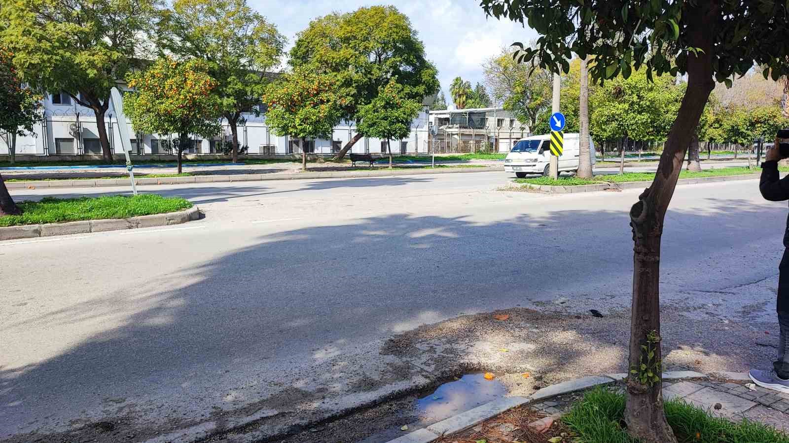 Bulvarda sürekli kaza olmasına esnaf isyan etti
