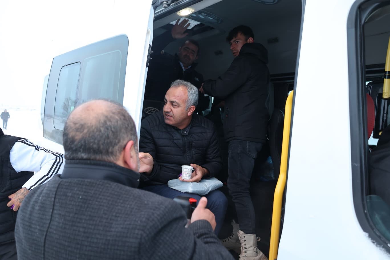 Bünyan Belediyesi kar mesaisindekilerin içini ısıttı
