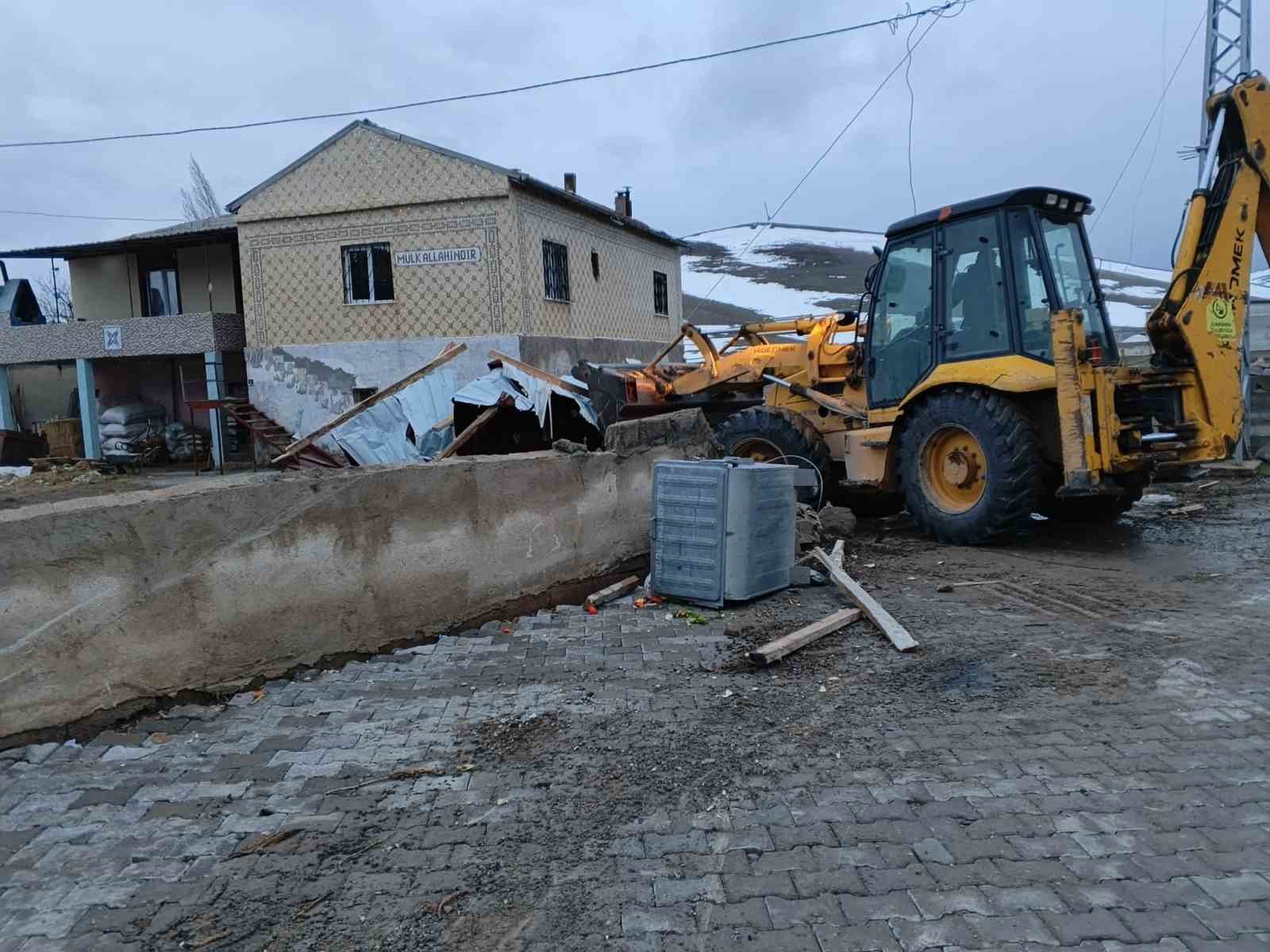 Bünyan’da şiddetli rüzgârın izleri hızla silindi
