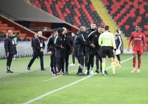 Burak Yılmaz: "Futbol kamuoyu ve tüm hakemlerimizden özür diliyorum"
