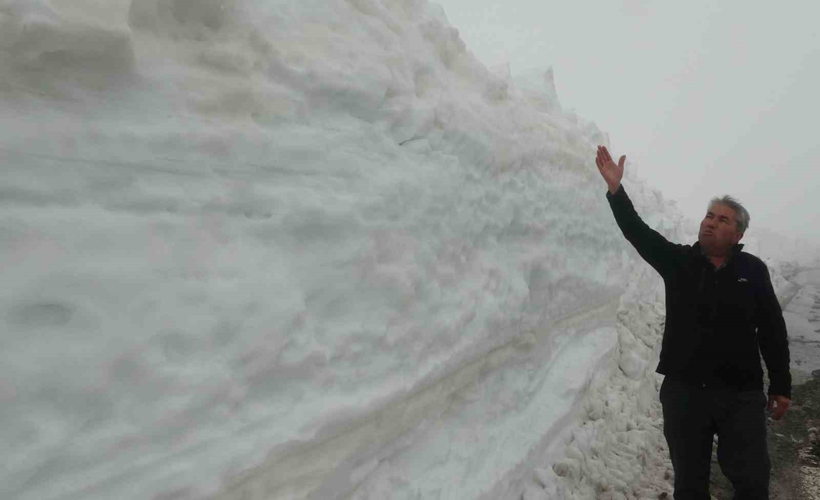 Burası ne Van ne Hakkari: Yaz şehri Mersin’de kar 2 metreyi aştı
