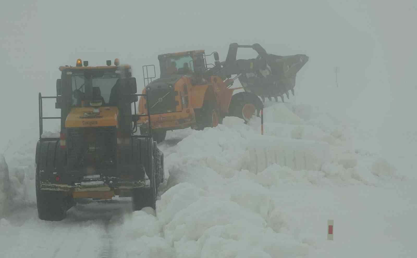 Burası ne Van ne Hakkari: Yaz şehri Mersin’de kar 2 metreyi aştı
