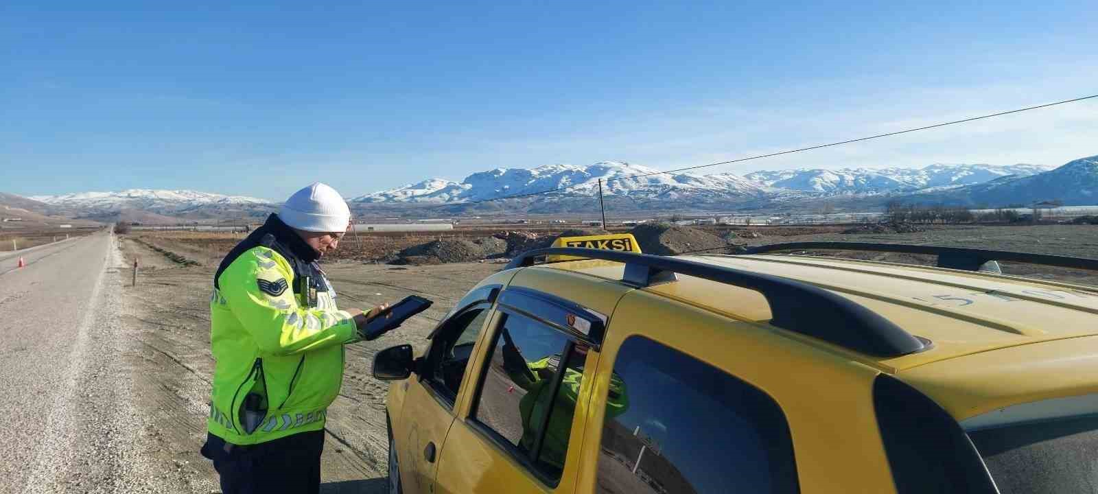 Burdur’da 1 haftada 381 araç ve sürücüsüne idari ceza uygulandı
