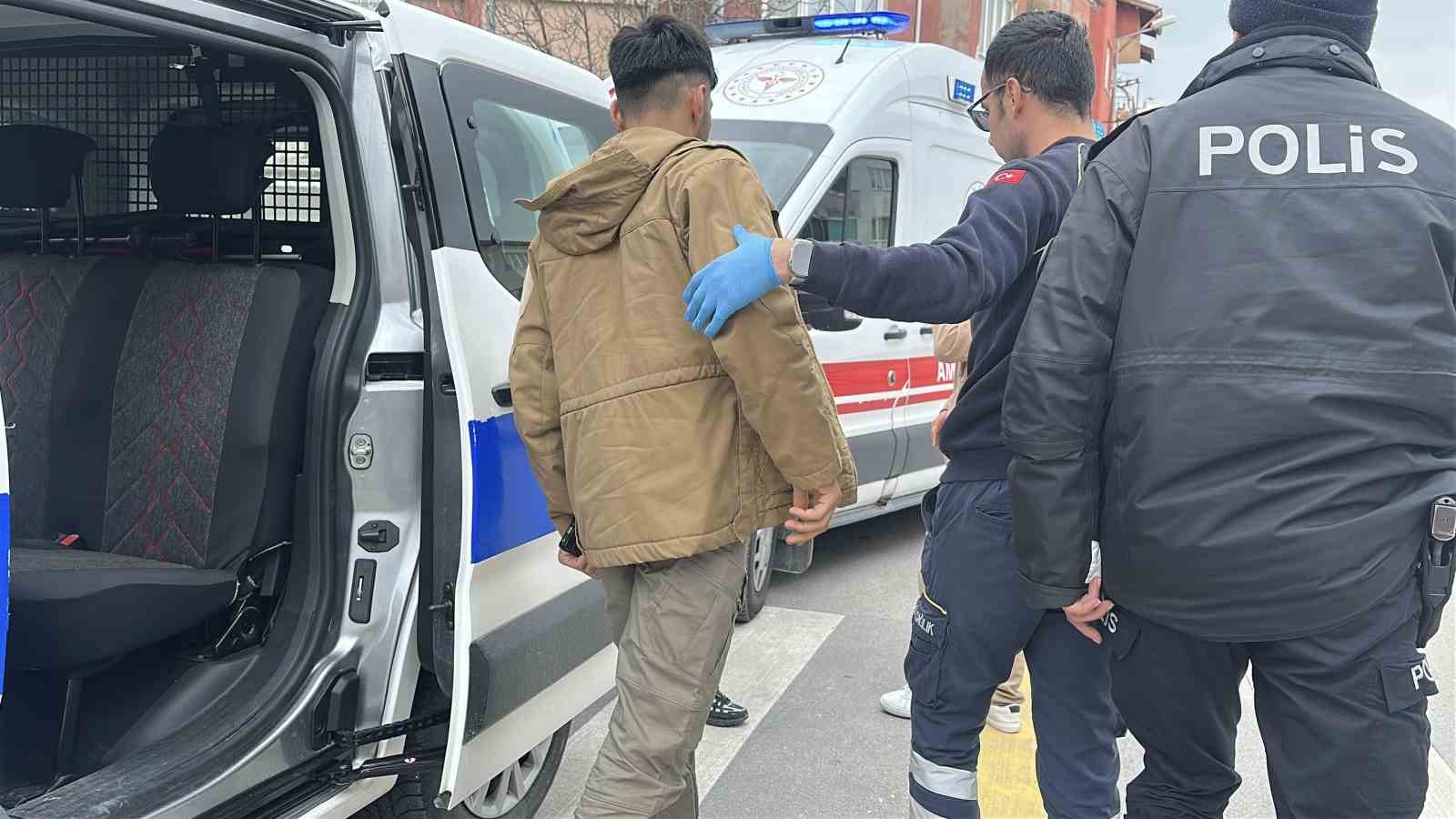 Burdur’da 2 genç tanımadığı bir kişi tarafından bıçaklandı
