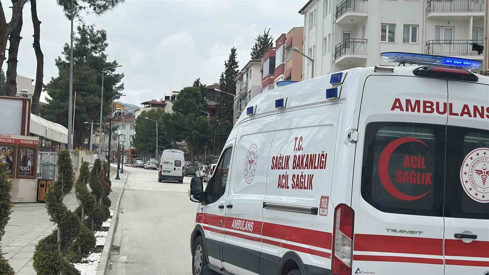 Burdur’da 2 genç tanımadığı bir kişi tarafından bıçaklandı
