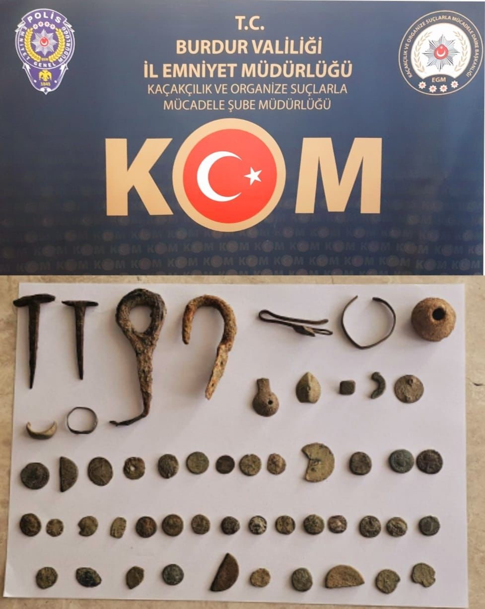 Burdur’da 27 adet tarihi eser ve 79 adet sikke ele geçirildi
