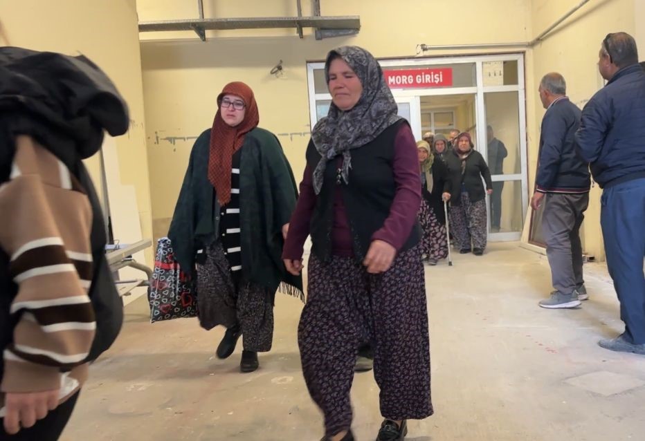 Burdur’da 7 kişinin hayatını kaybettiği kazada aileler cenazelerini gözyaşlarıyla teslim aldı
