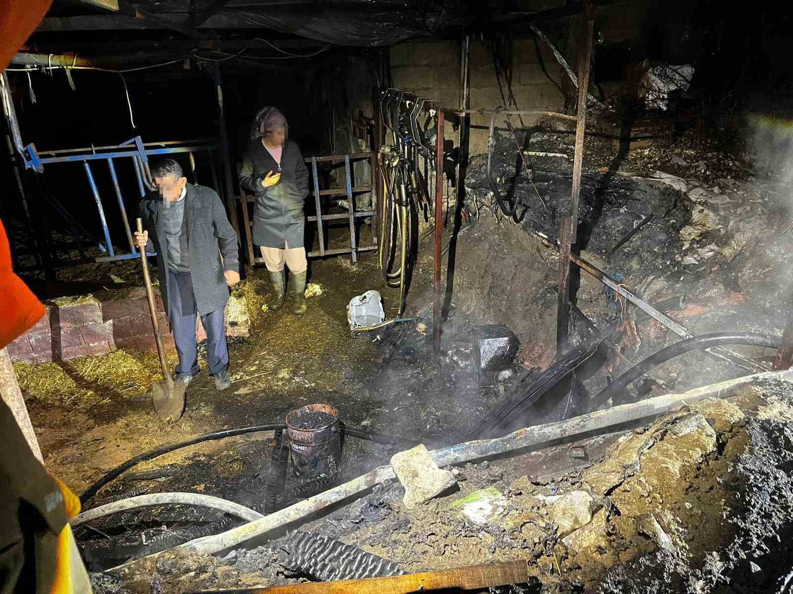 Burdur’da ahır yangını korkuttu
