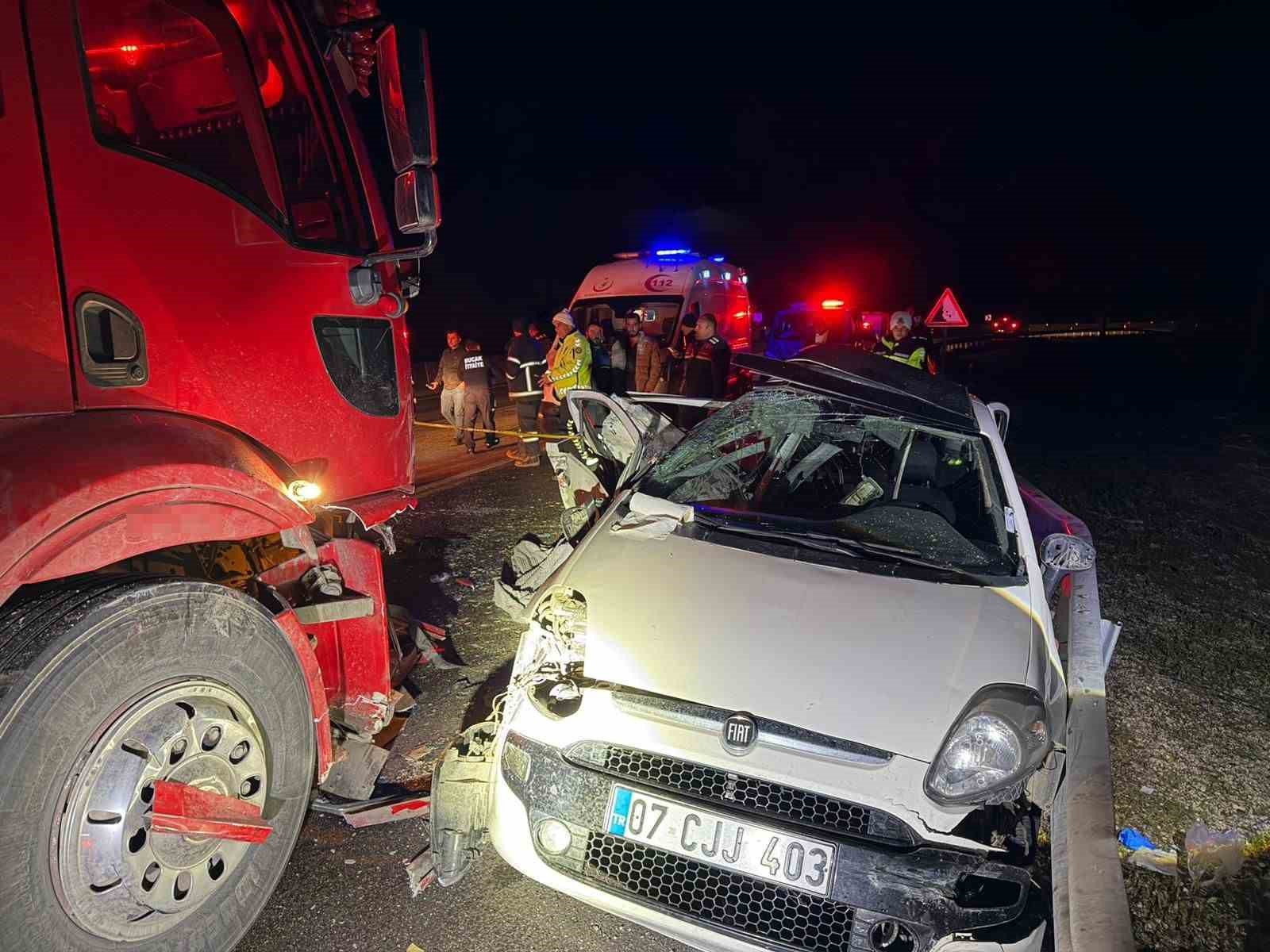 Burdur’da anneyi çocuklarından ayıran feci kaza: 1 ölü, 4 yaralı
