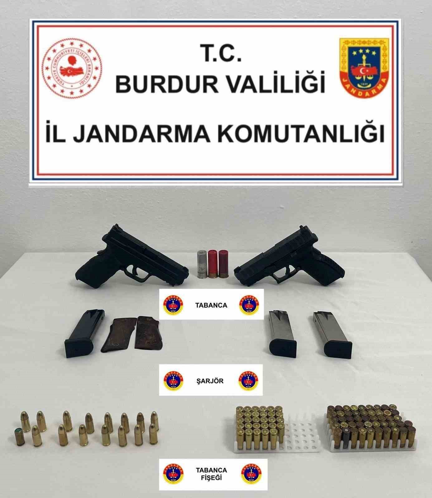Burdur’da çok sayıda ruhsatsız silah ve mühimmat ele geçirildi
