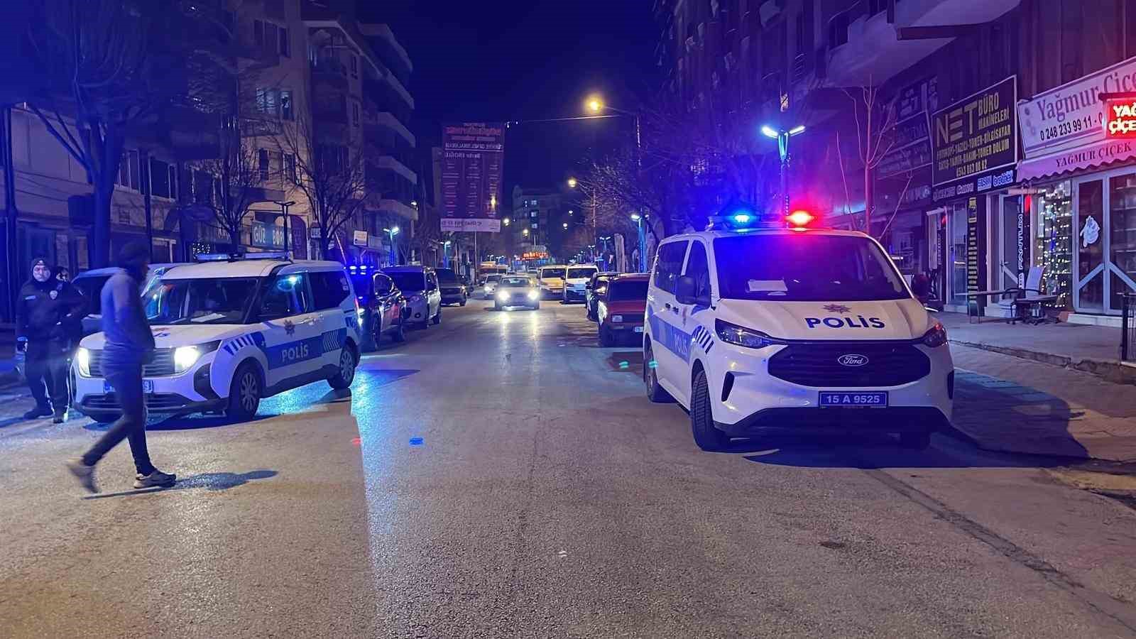 Burdur’da eğlence mekanında çıkan kavgada 2 kişi bıçaklandı
