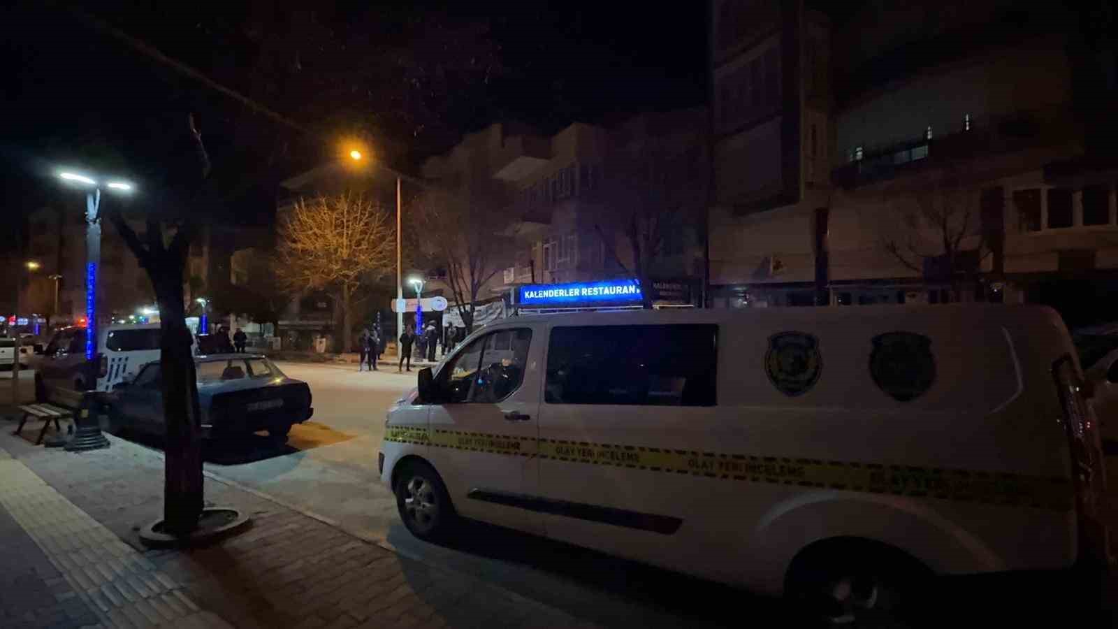 Burdur’da eğlence mekanında çıkan kavgada 2 kişi bıçaklandı
