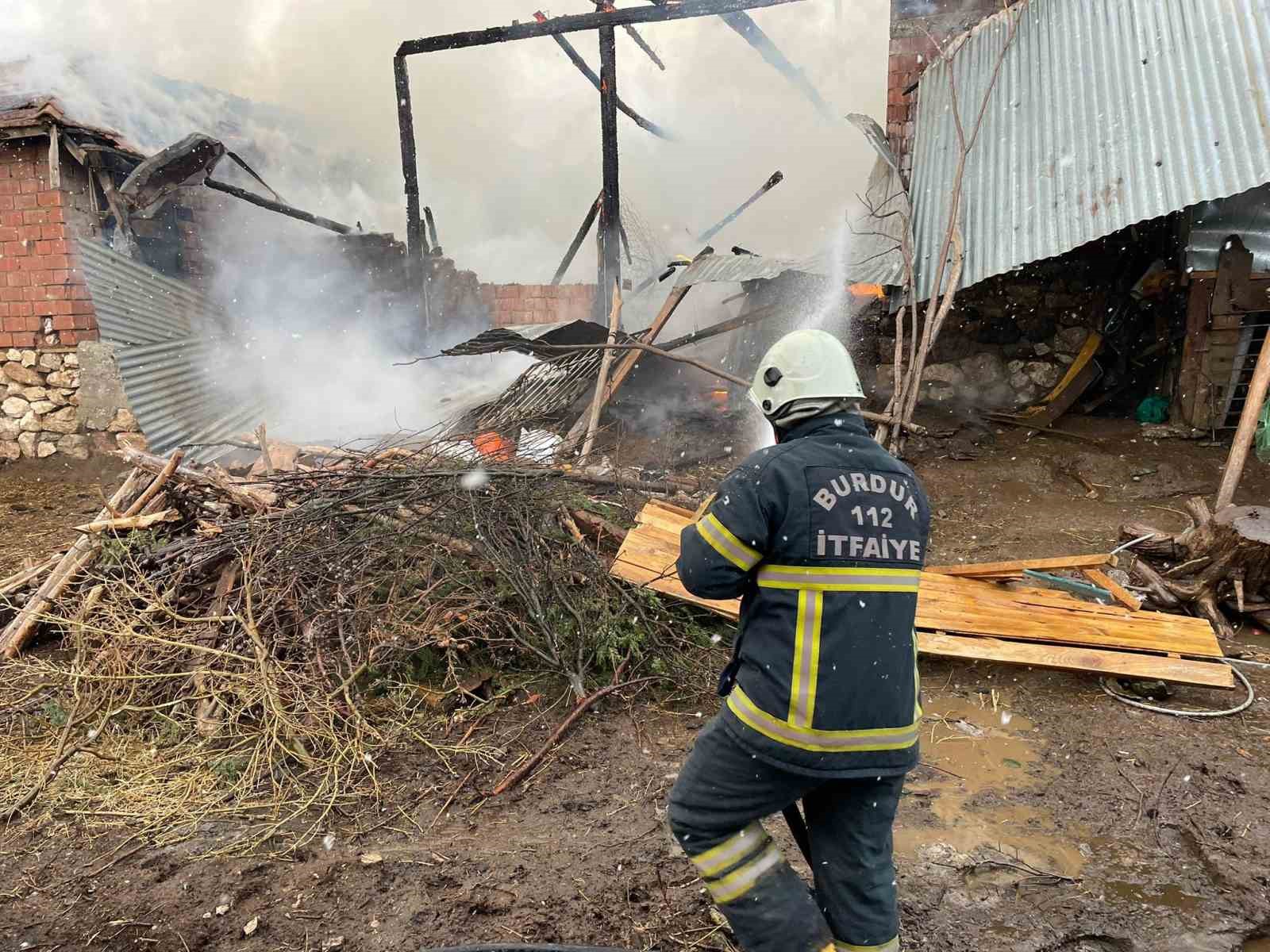 Burdur’da evde yangın paniği
