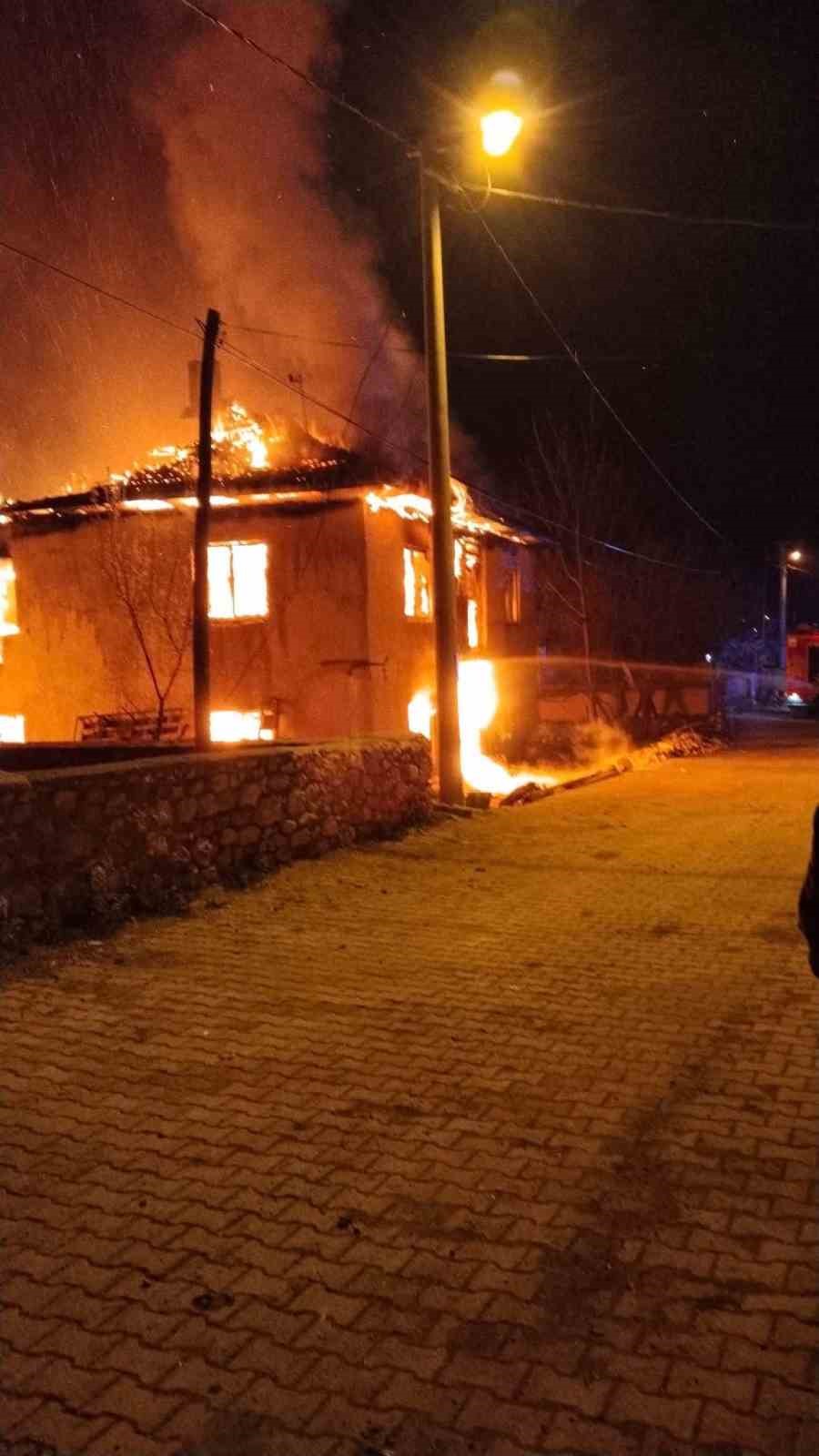 Burdur’da evde yangın paniği
