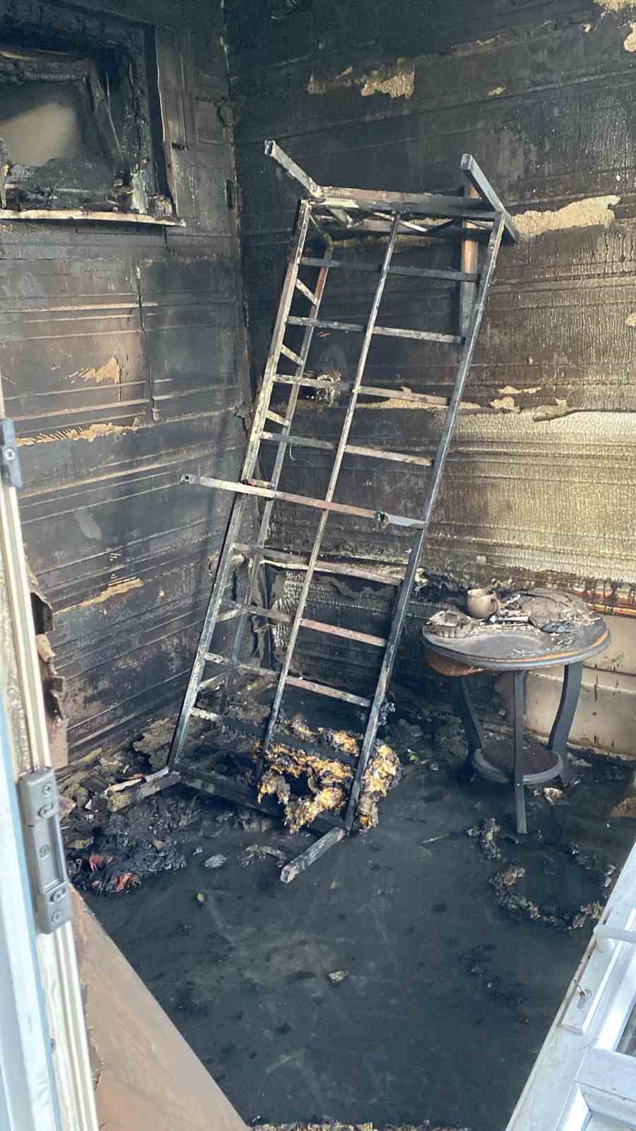 Burdur’da evin balkonunda çıkan yangın korkuttu
