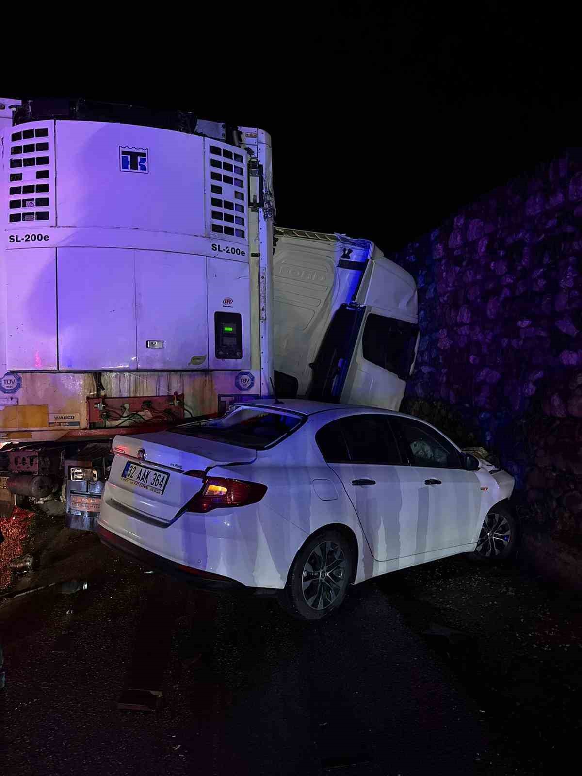 Burdur’da feci kaza: 1 ölü, 7 yaralı
Burdur’da feci kaza: 1 ölü, 7 yaralı