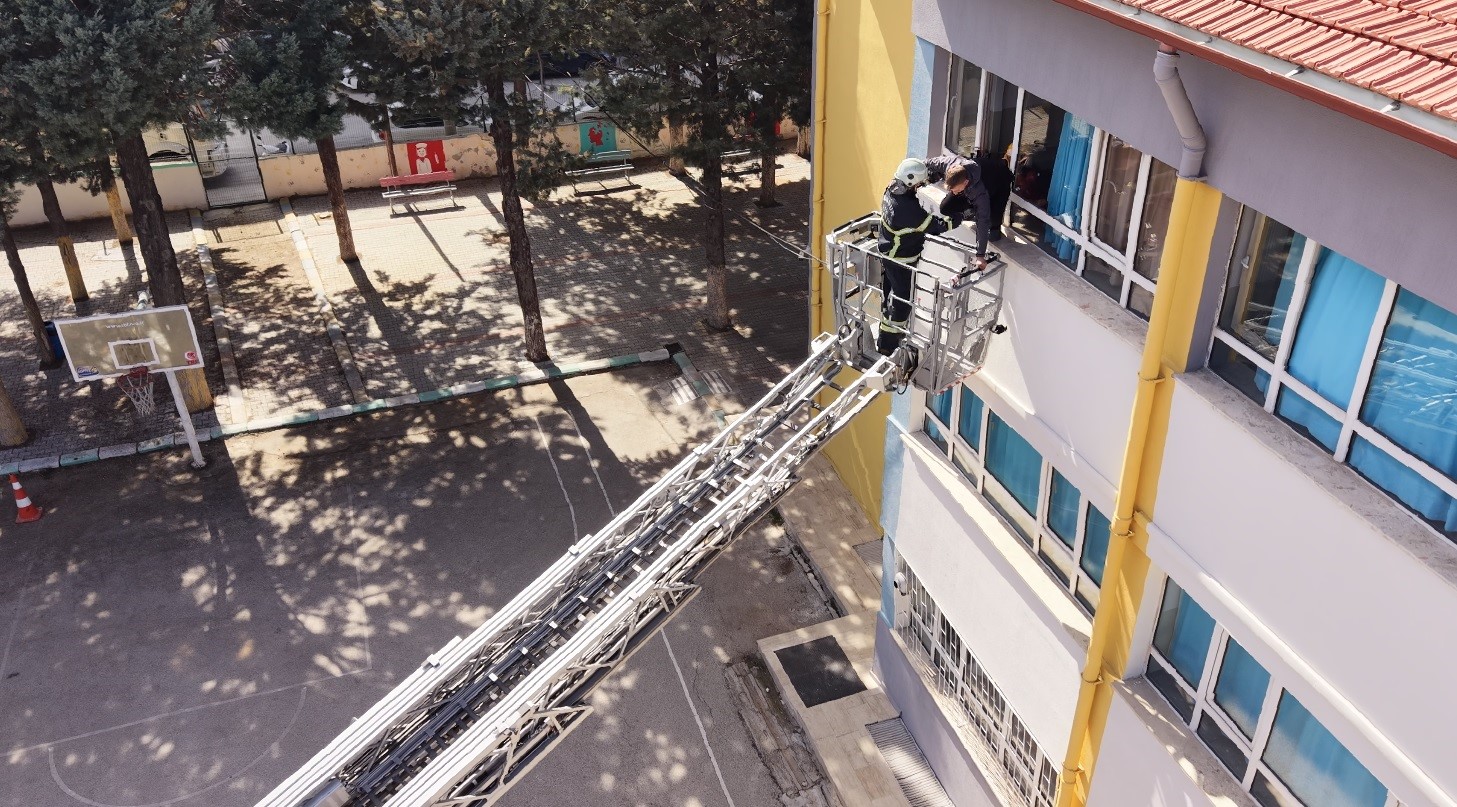 Burdur’da gerçeğini aratmayan deprem tatbikatı
