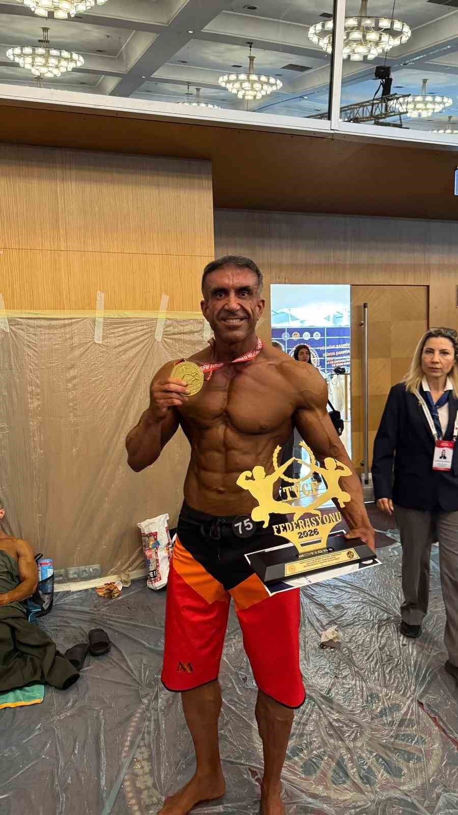 Burdur’da itfaiye personeli vücut geliştirmede Türkiye şampiyonu oldu
