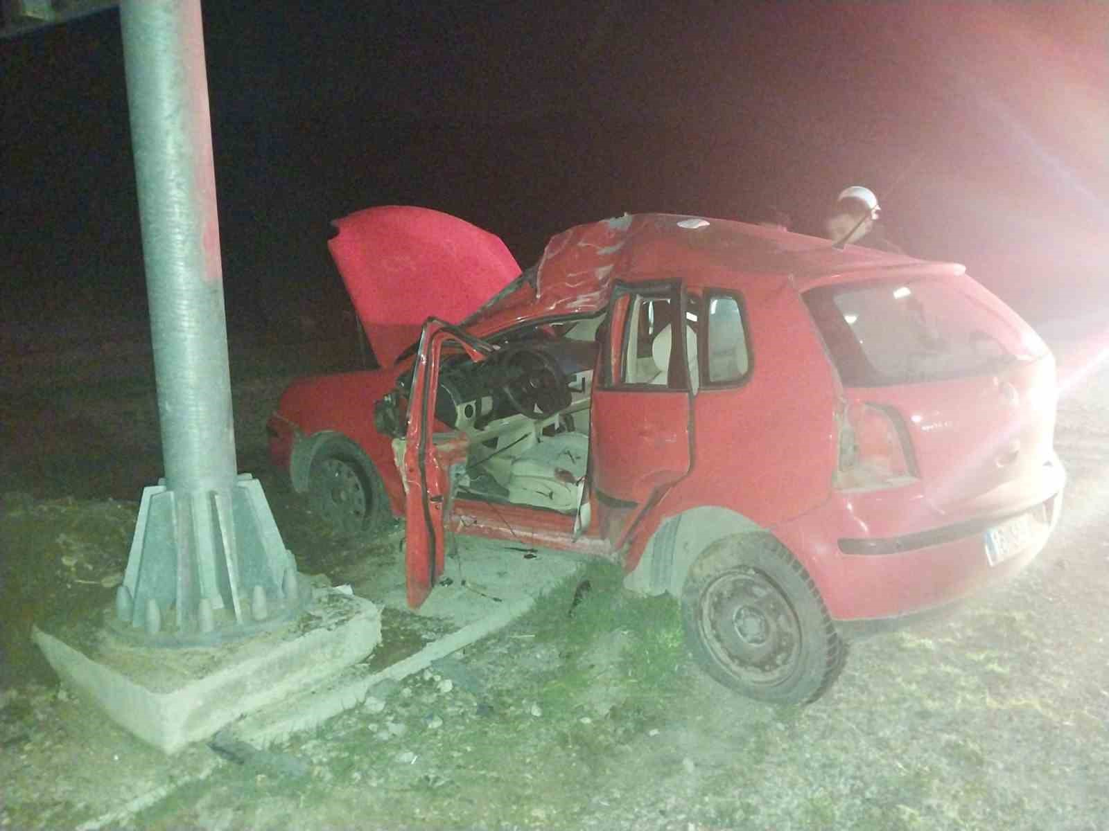 Burdur’da kontrolden çıkan otomobil levhaya çarptı: 1 yaralı
