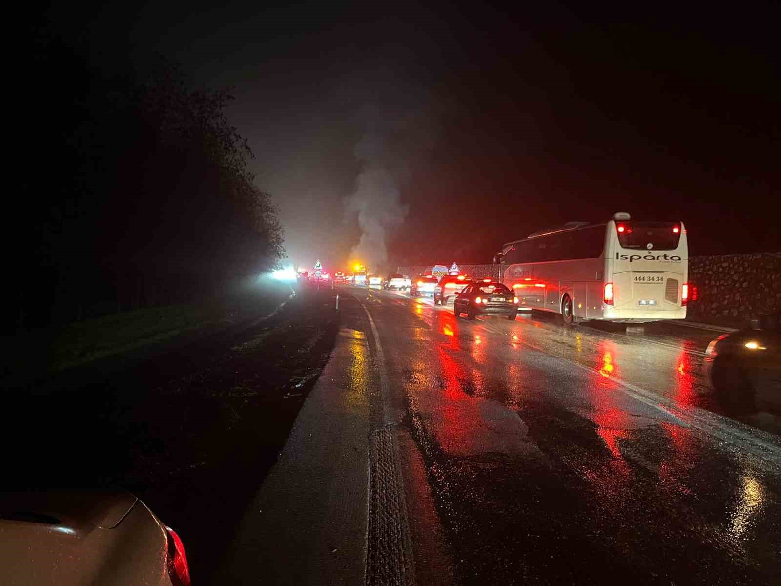 Burdur’da lüks otomobil alev alev yandı
