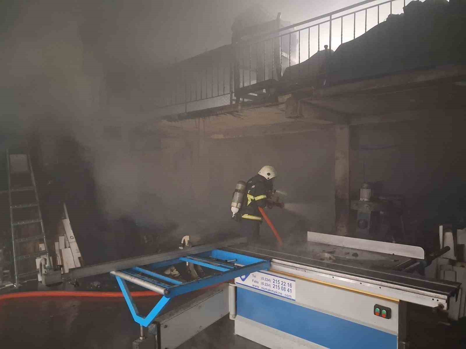 Burdur’da mobilya imalathanesinde yangın
