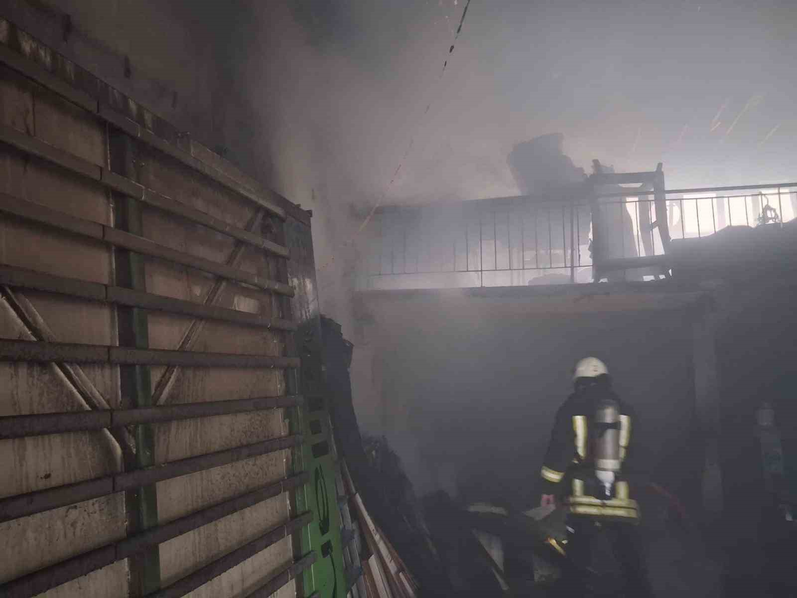 Burdur’da mobilya imalathanesinde yangın
