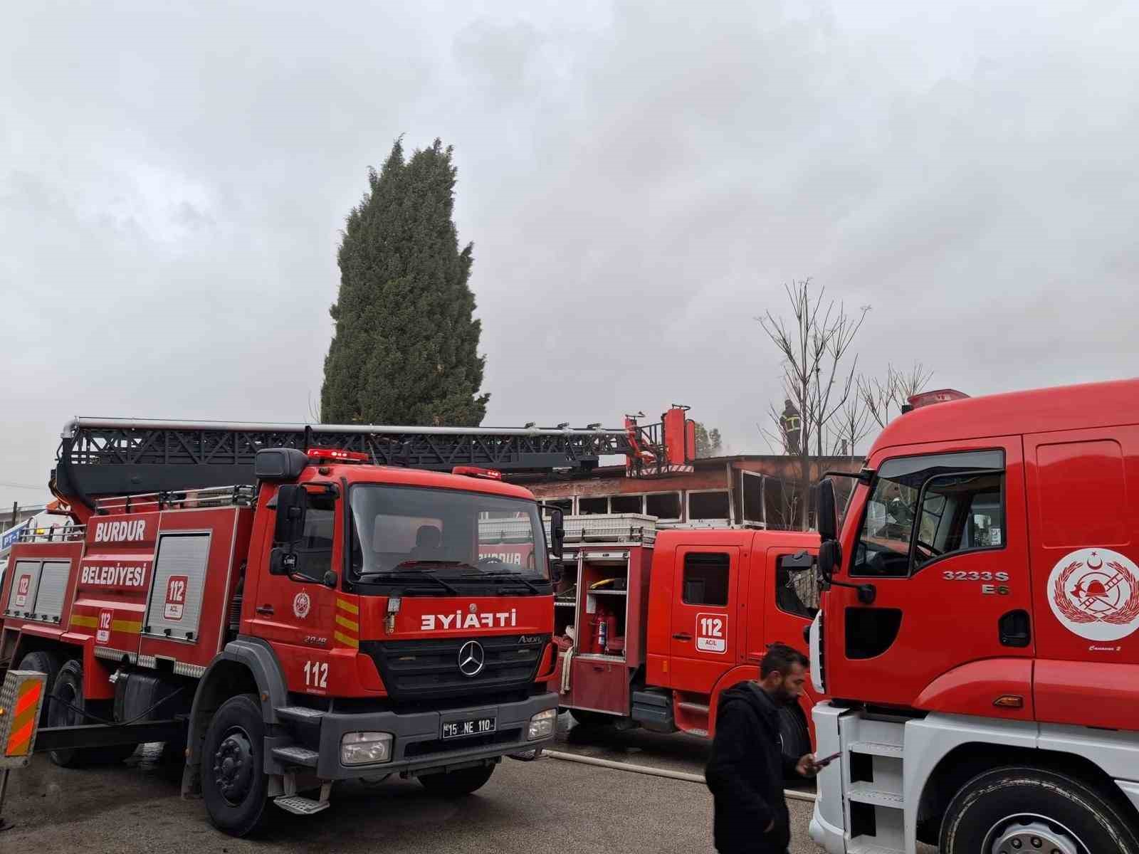 Burdur’da mobilya imalathanesinde yangın
