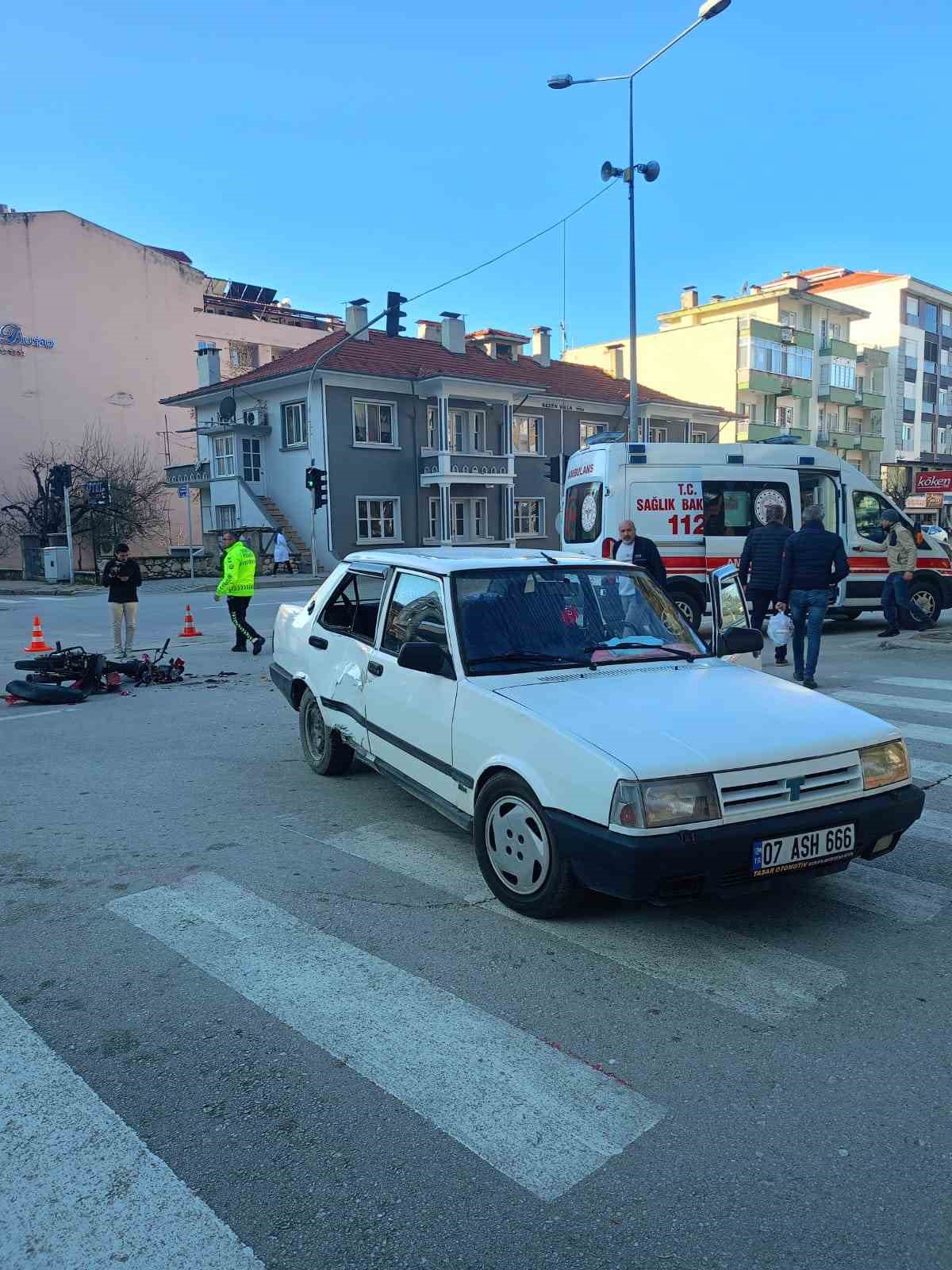 Burdur’da motosiklet ile otomobil çarpıştı: 1 yaralı
