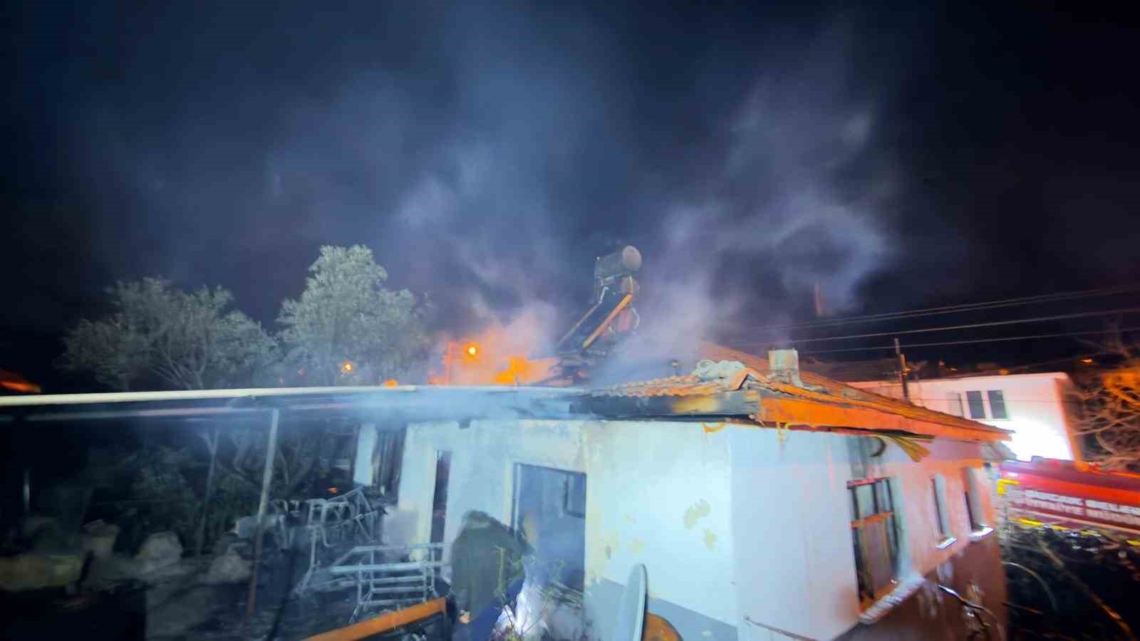 Burdur’da müstakil ev yanarak kullanılmaz hale geldi
