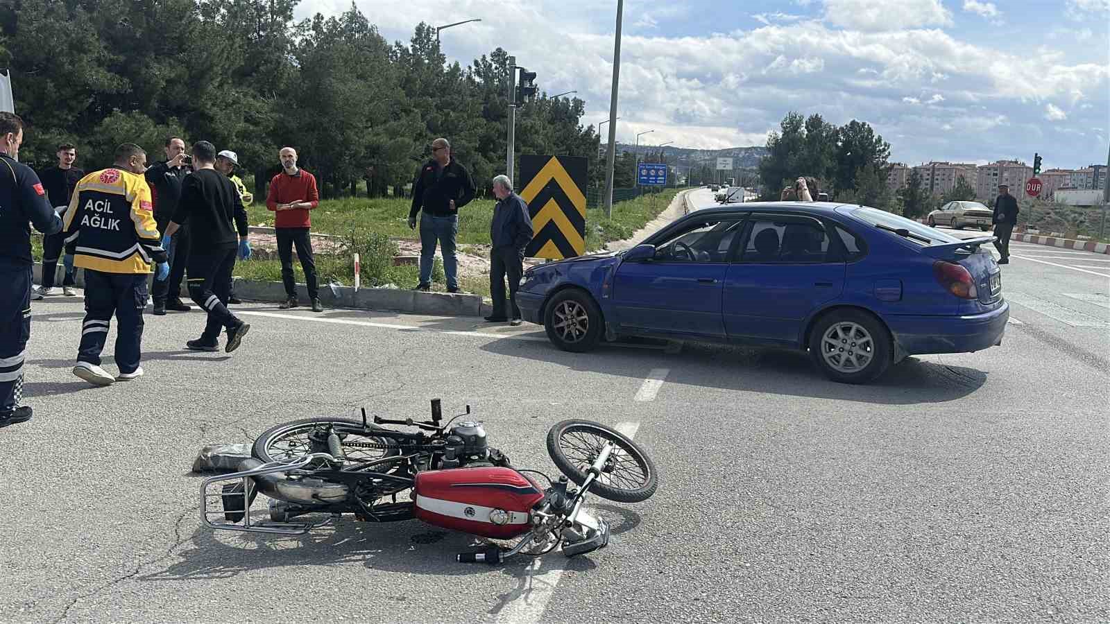 Burdur’da otomobil ile motosiklet çarpıştı: 2 yaralı
