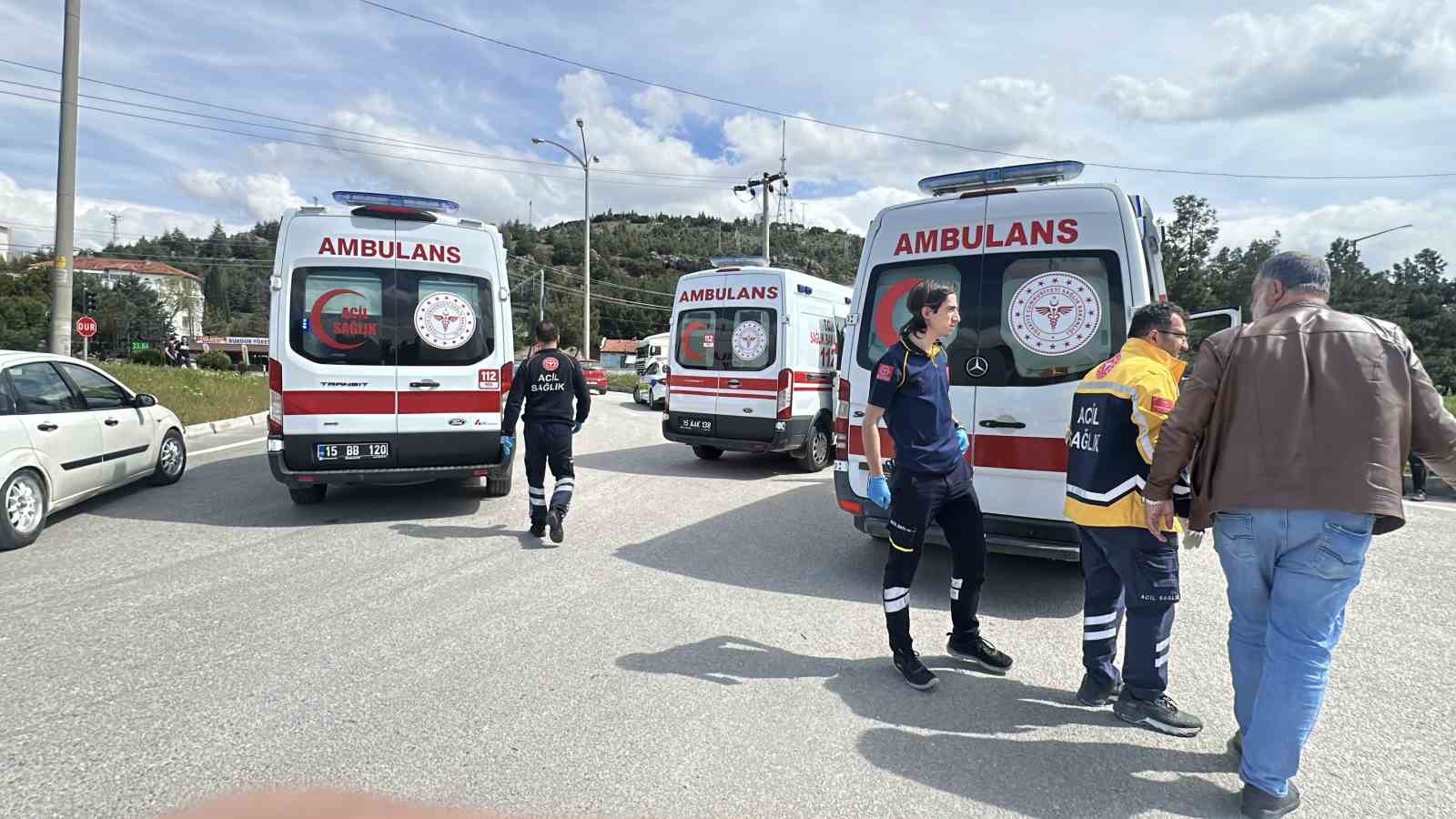 Burdur’da otomobil ile motosiklet çarpıştı: 2 yaralı
