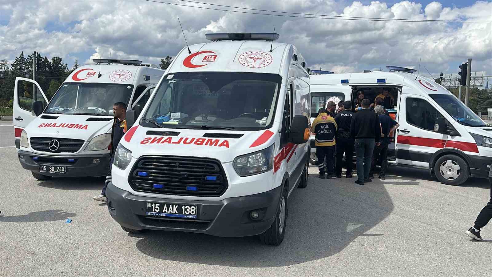 Burdur’da otomobil ile motosiklet çarpıştı: 2 yaralı
