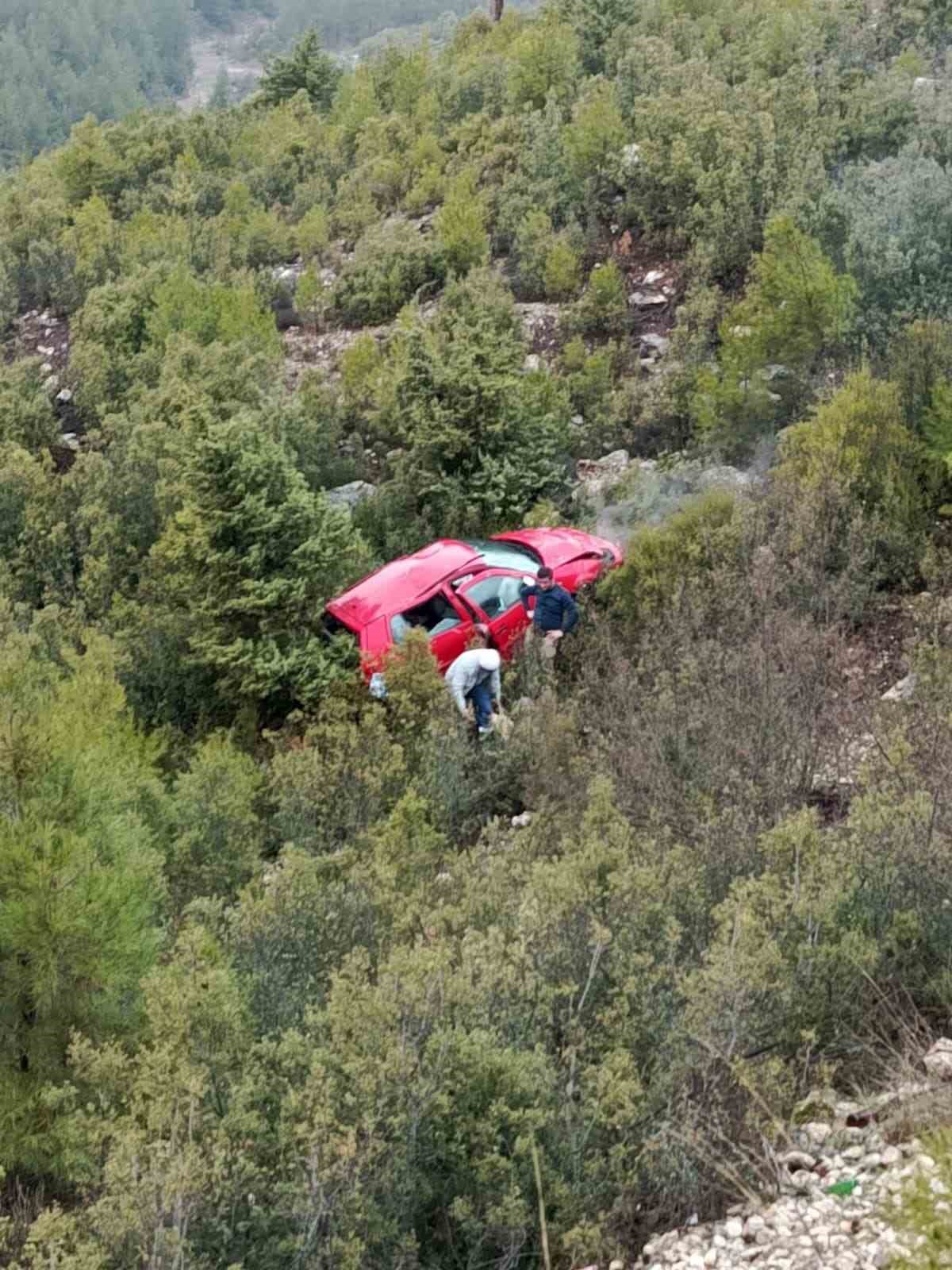 Burdur’da otomobil uçuruma düştü: 1 yaralı
