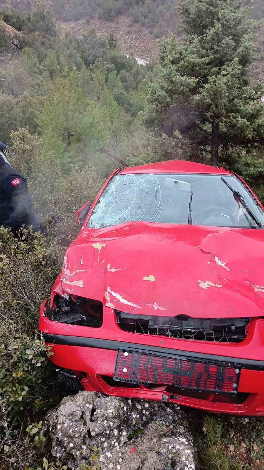 Burdur’da otomobil uçuruma düştü: 1 yaralı
