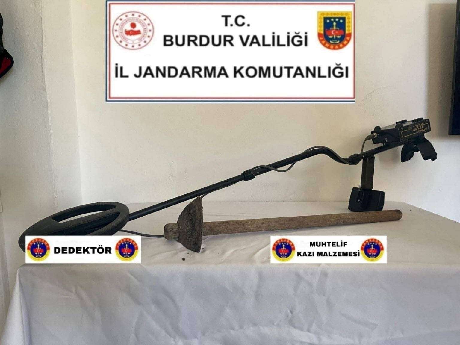 Burdur’da tarihi eser operasyonunda bin 105 sikke ele geçirildi
