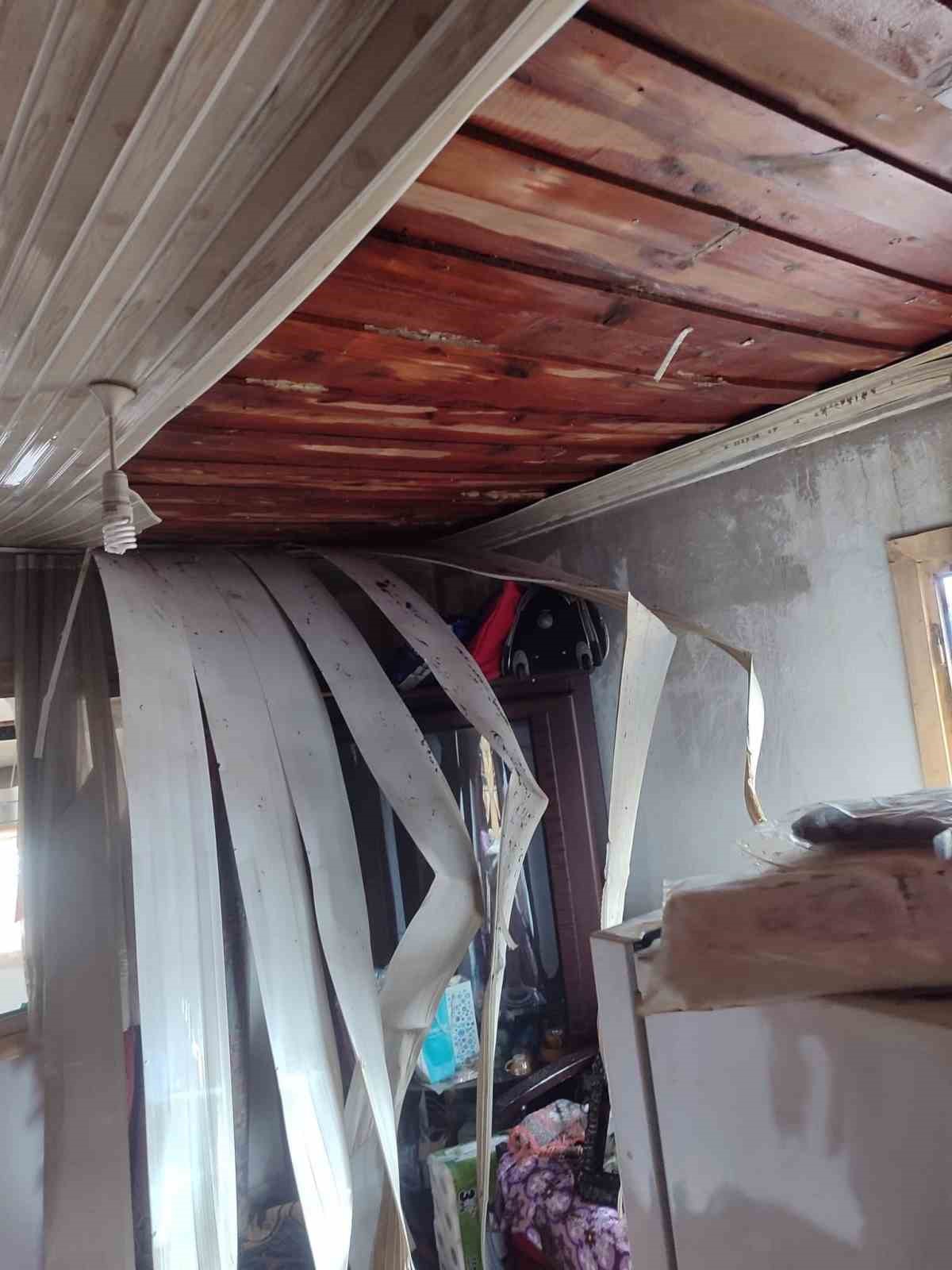 Burdur’da yanan ev kullanılamaz hale geldi
