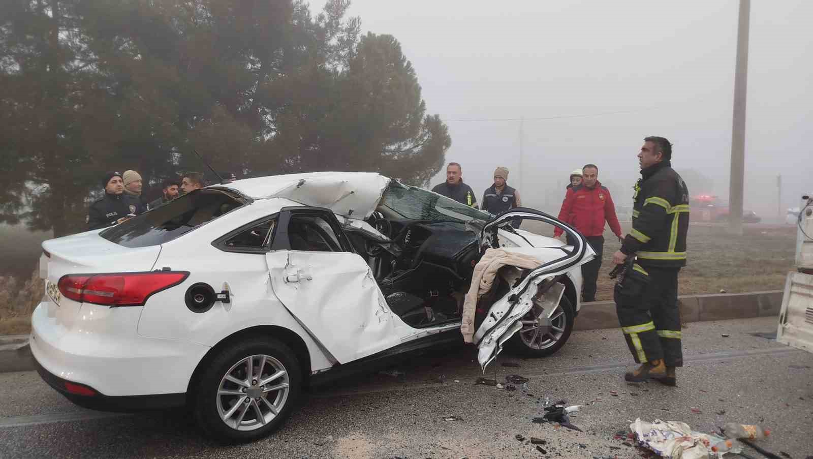 Burdur’da yoğun siste zincirleme kaza: 1’i ağır 2 yaralı

