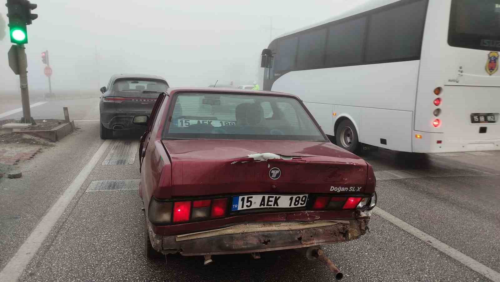 Burdur’da yoğun siste zincirleme kaza: 1’i ağır 2 yaralı
