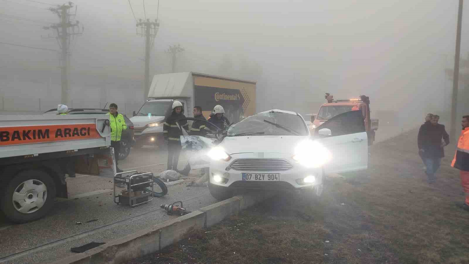 Burdur’da yoğun siste zincirleme kaza: 1’i ağır 2 yaralı
