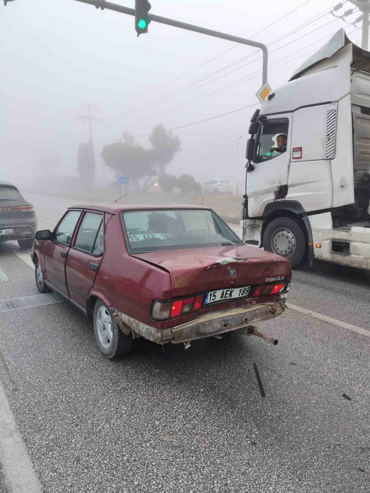 Burdur’da yoğun siste zincirleme kaza: 1’i ağır 2 yaralı

